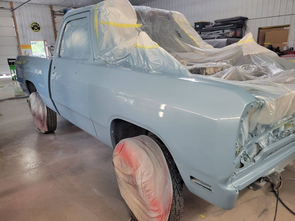 Gryfin — the Dodge D150 in its fresh light blue finish